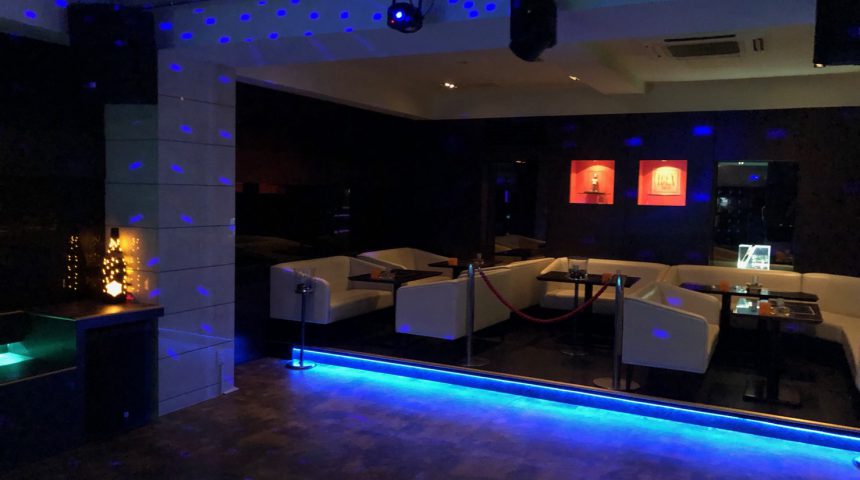 VIP floor lighting and table layout
